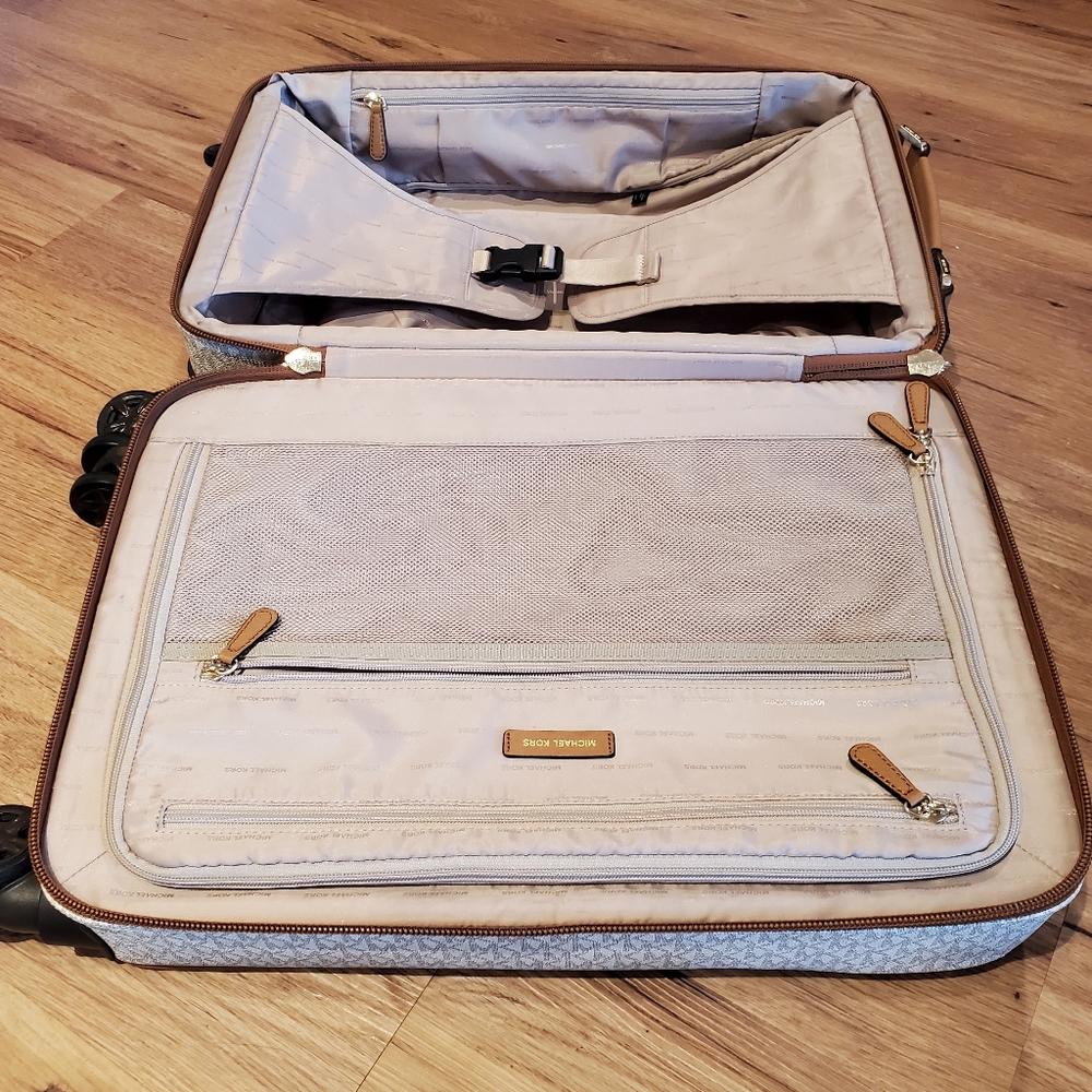 Michael Kors white suitcase - Picture 4 of 10